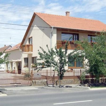 Aura Vendeghaz Hotel Hajdúszoboszló Exterior foto