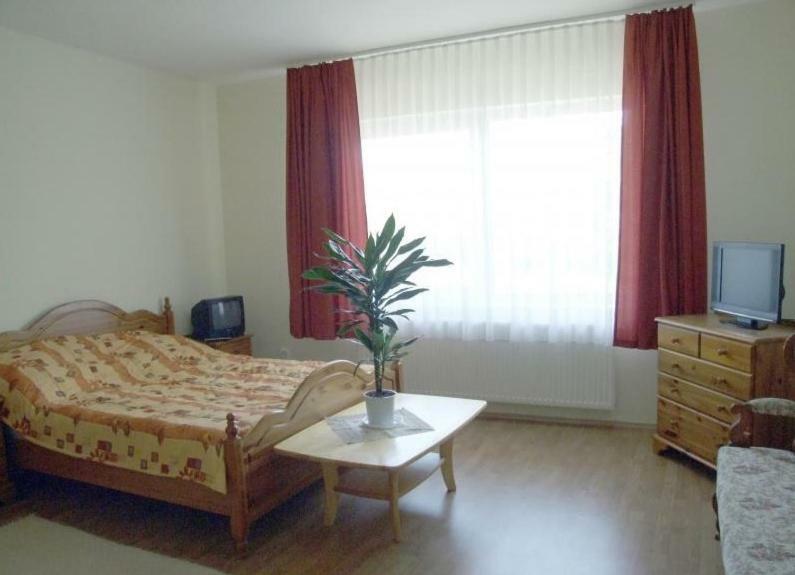 Aura Vendeghaz Hotel Hajdúszoboszló Exterior foto
