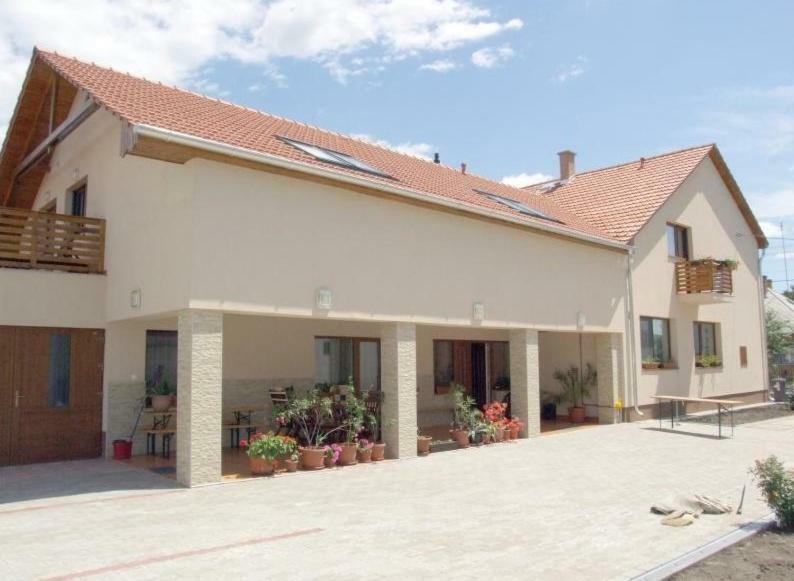 Aura Vendeghaz Hotel Hajdúszoboszló Exterior foto